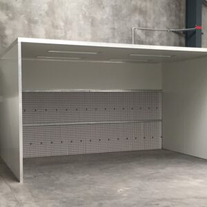 Cabine de peinture ouverte